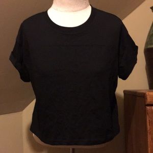 Black cropped tee